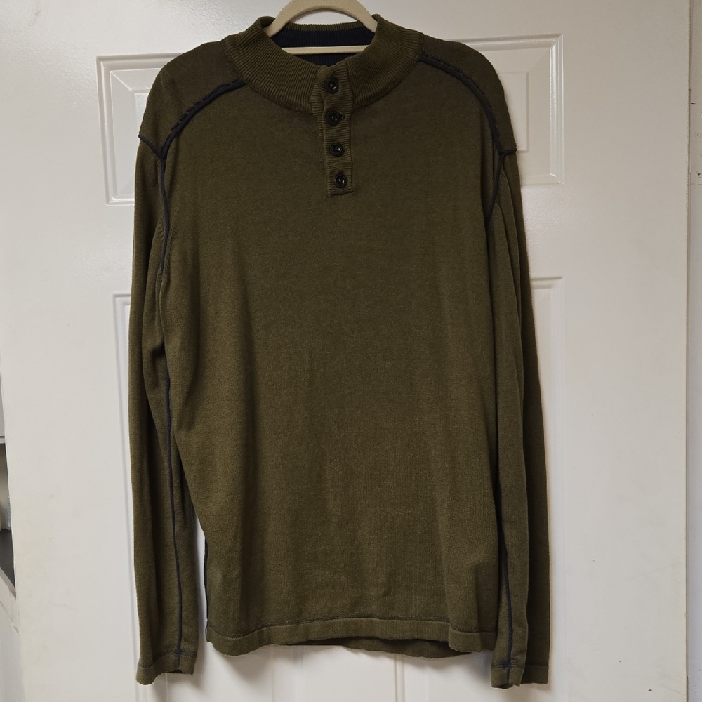 Green Long Sleeve Sweater with Classic Knit